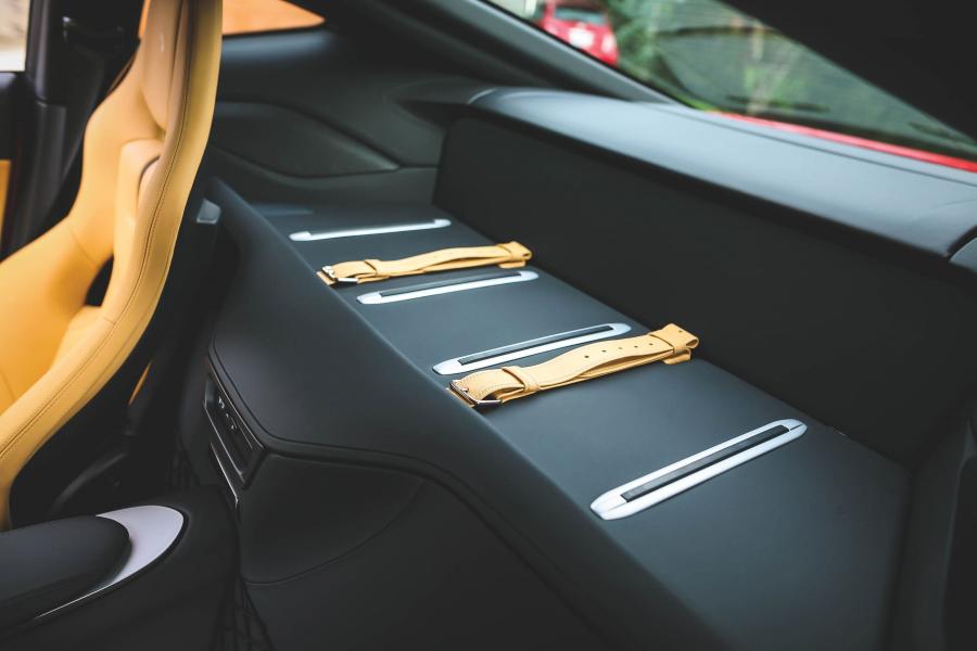Детали интерьера Ferrari F12berlinetta The Magnum PI (226588) 2017 года  (фото 34 из 40)